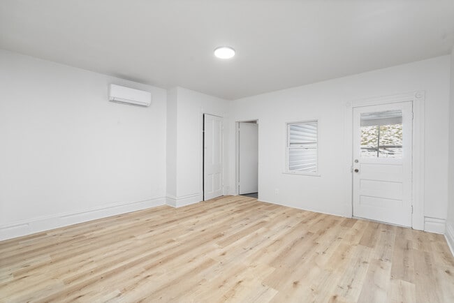 Building Photo - 2321 Spring St