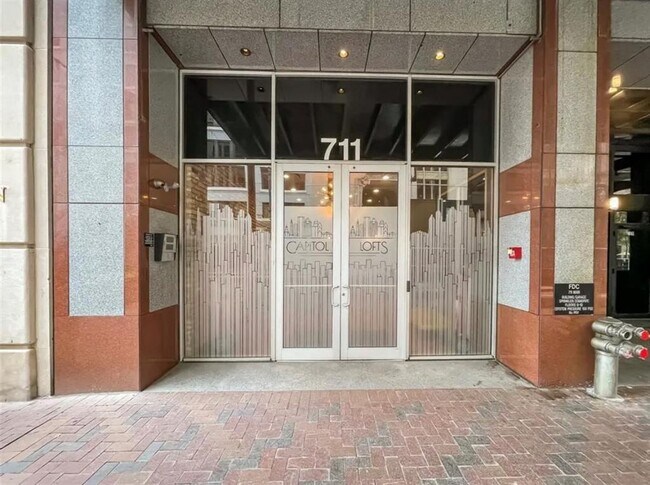 Building Photo - 711 Main St