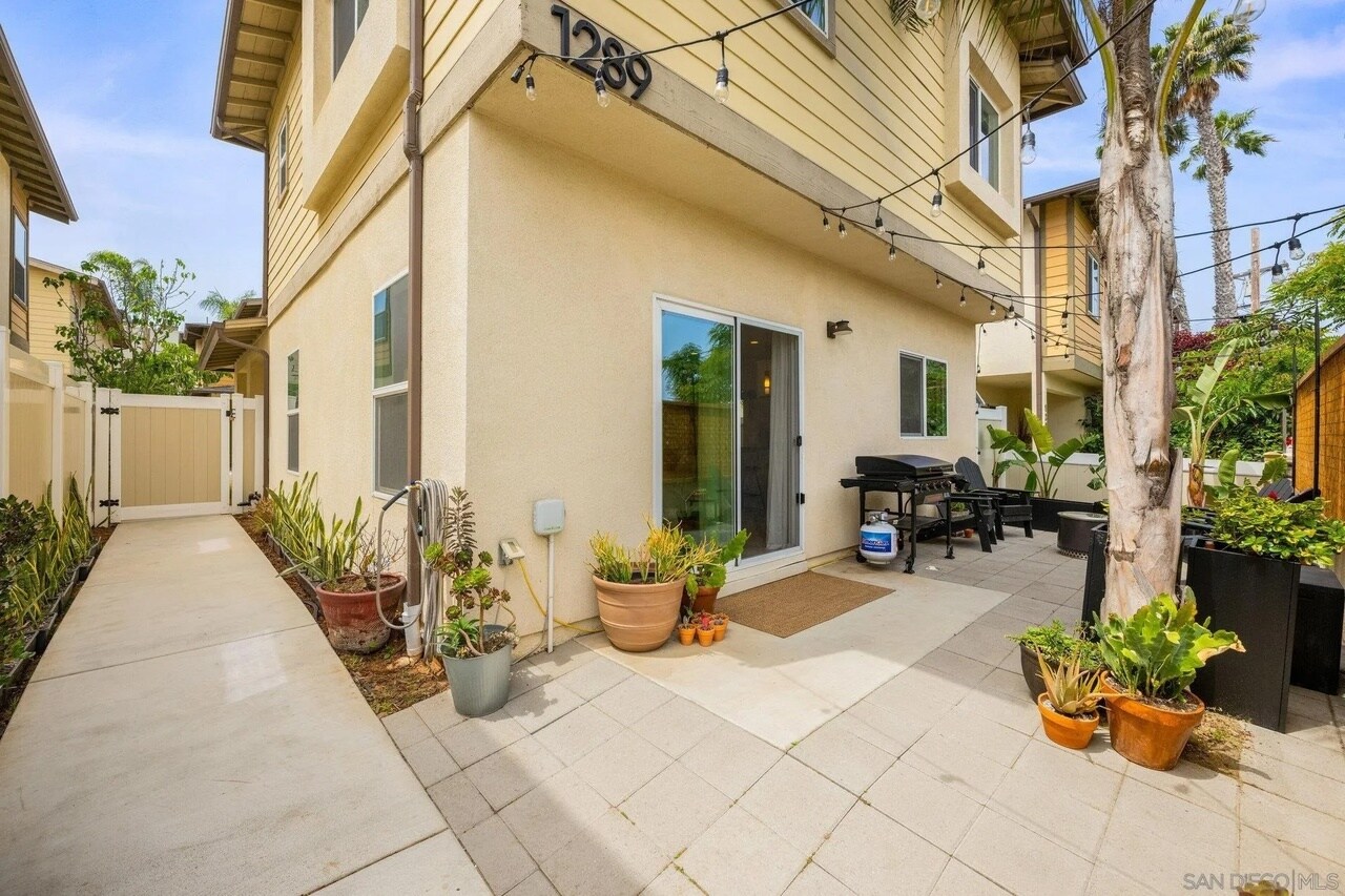 Patio - 1289 Donax Ave