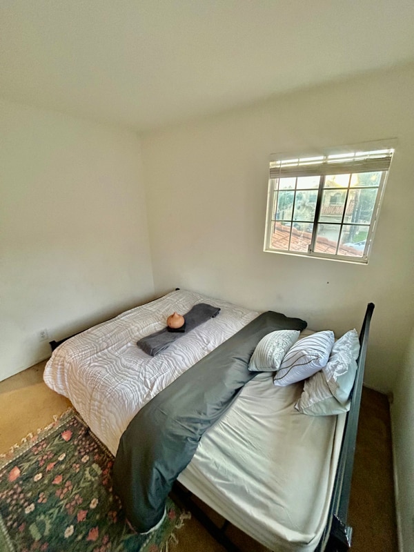 Building Photo - 23604 Tarara Dr