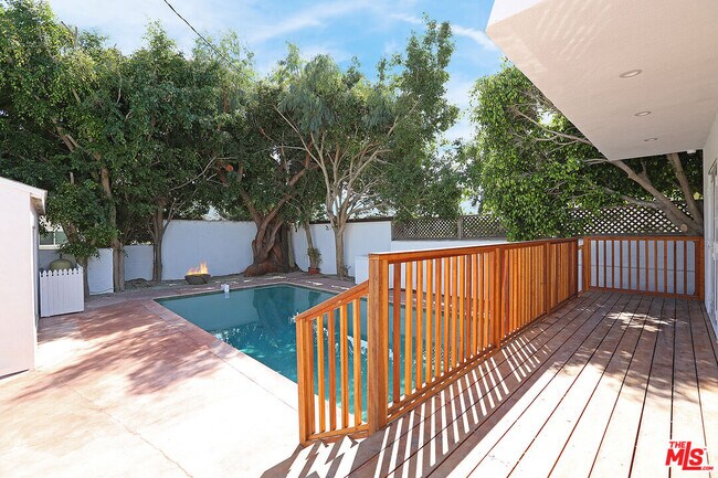 Building Photo - 12524 Woodbine St