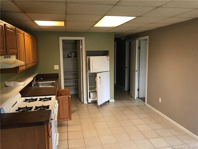 Building Photo - 267 Branford Rd