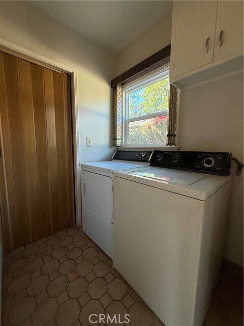Building Photo - 2325 Las Lunas St