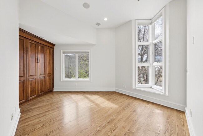 Building Photo - 400 Clayton St