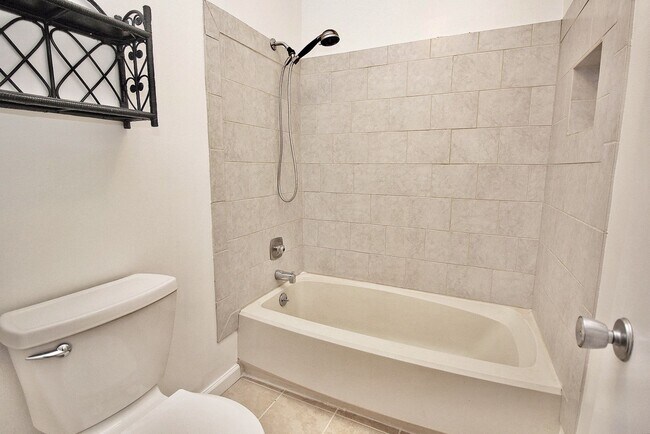 Building Photo - Newly Renovated SouthPark Townhome for Imm...