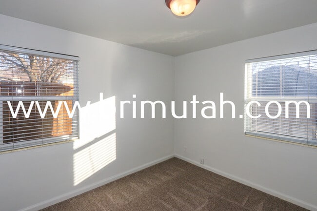 Building Photo - 2613 S Hartford St