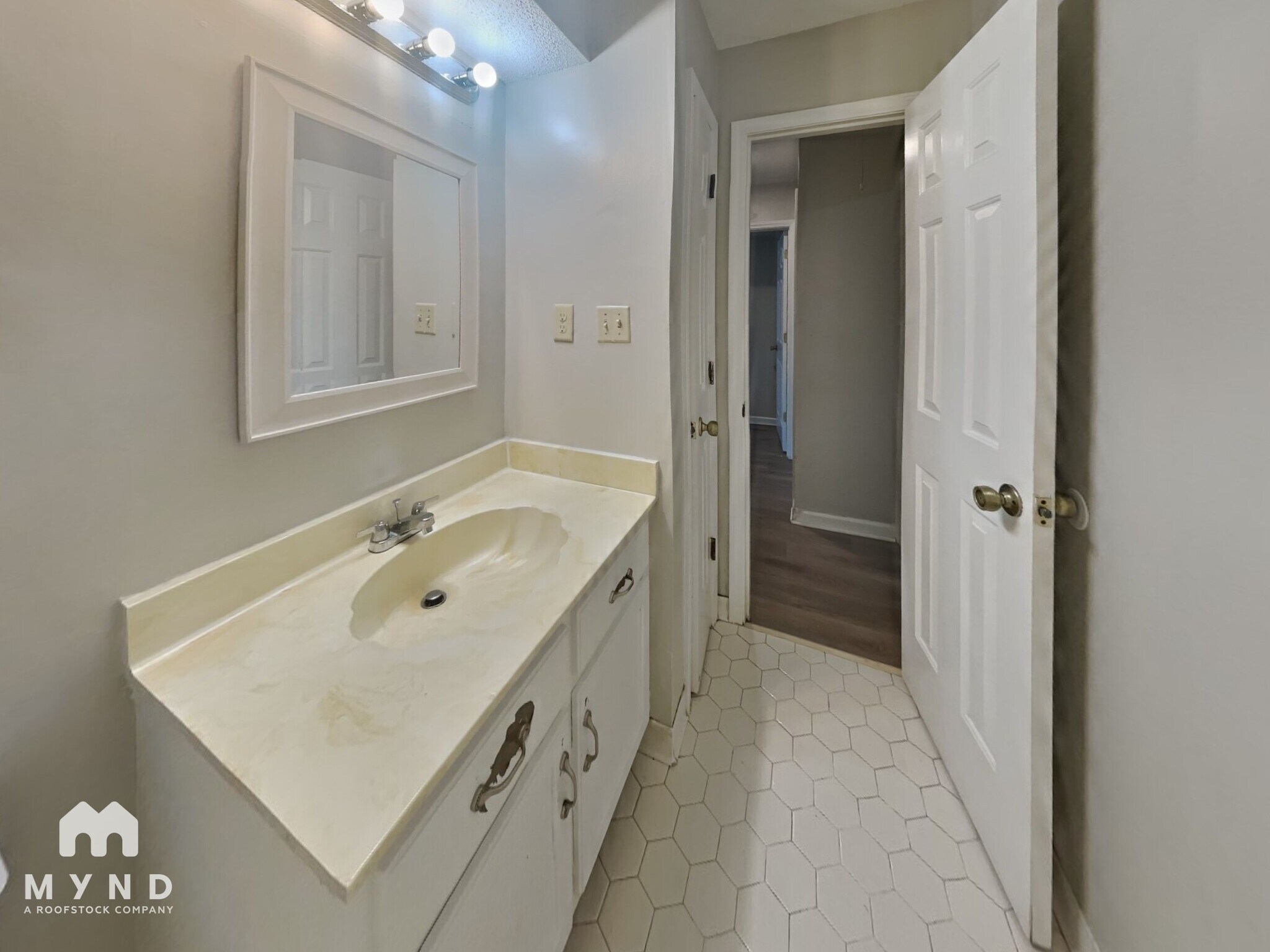 Building Photo - 976 Clarington Dr