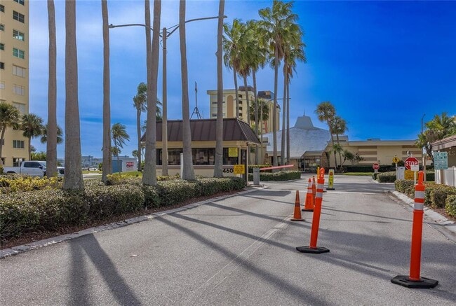 Building Photo - 4775 Cove Cir