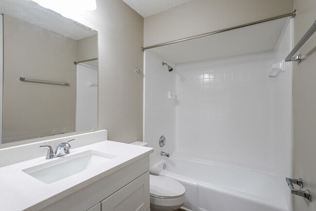 Building Photo - Spacious 3-Bedroom Eustis Home