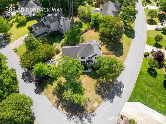 Building Photo - 305 Adirondack Way