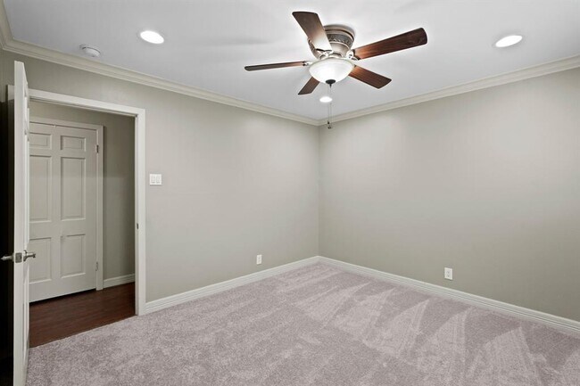 Building Photo - 5618 Bankside Dr