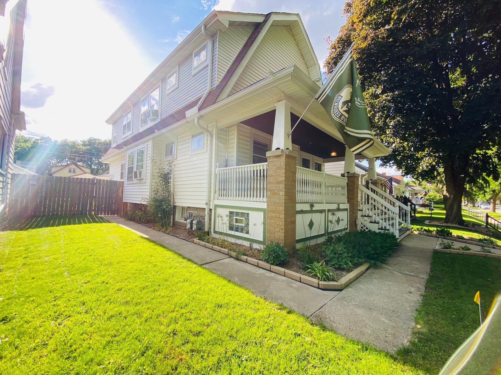 Building Photo - 623 S 60th St