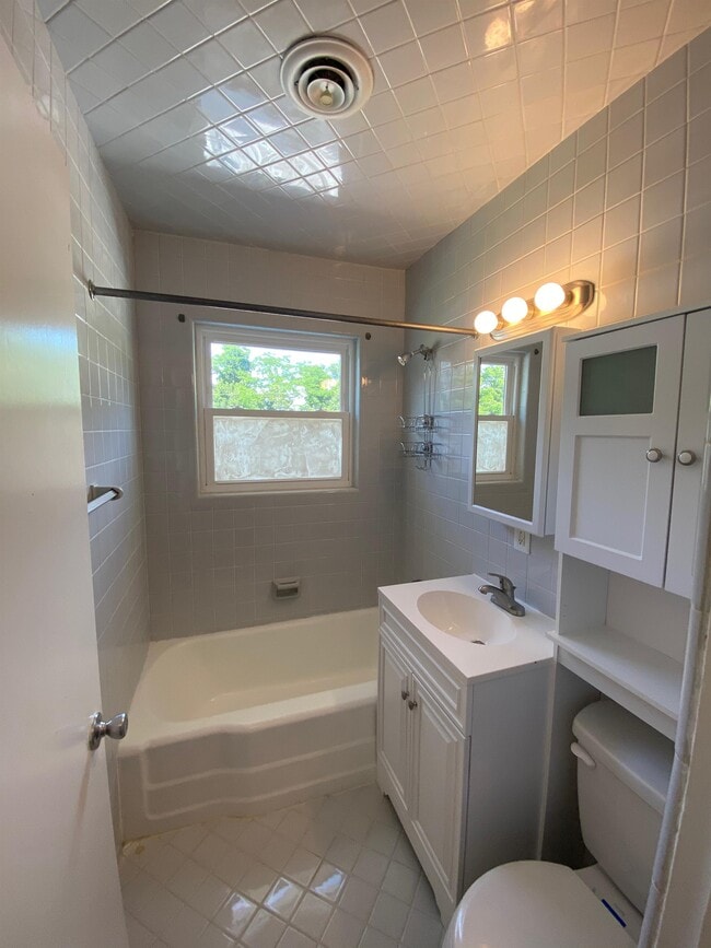 Building Photo - 624 N 34th St