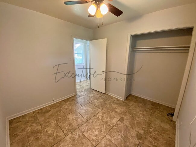 Building Photo - Affordable 2-Bedroom Home in Central Lake ...