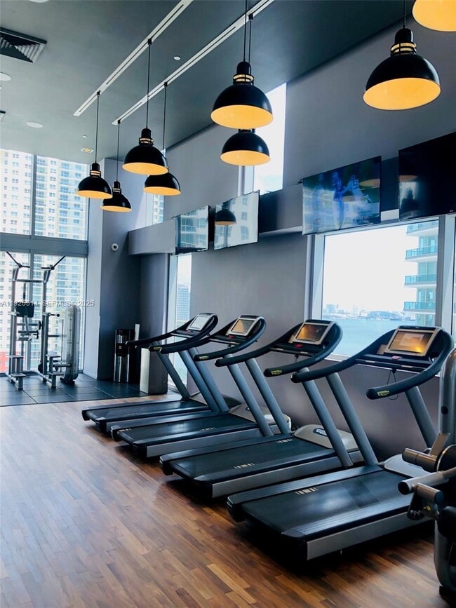 Building Photo - 1300 Brickell Bay Dr