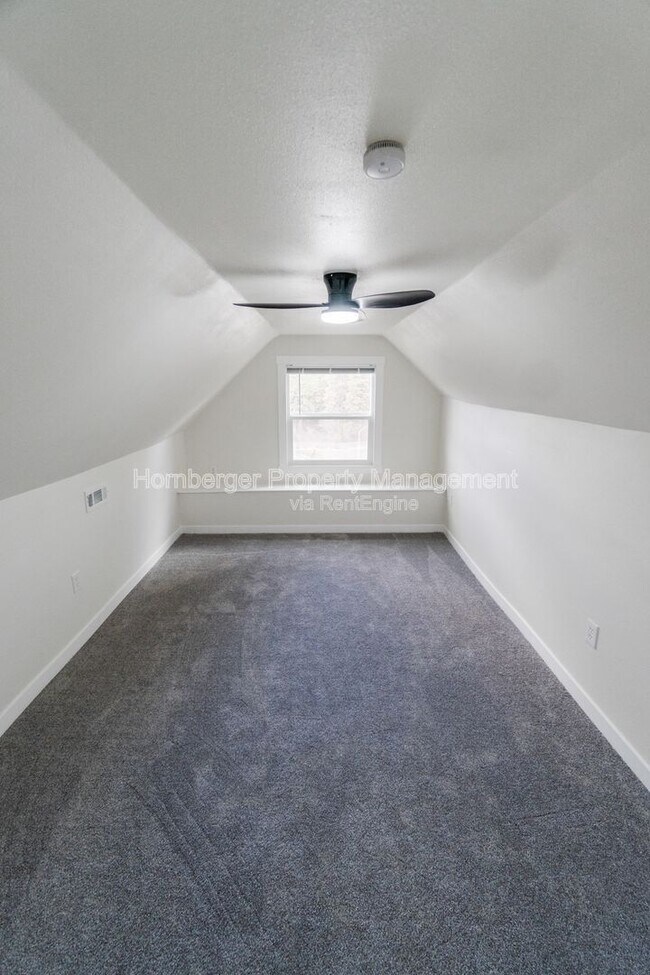 Building Photo - 1909 S Garden Springs Rd