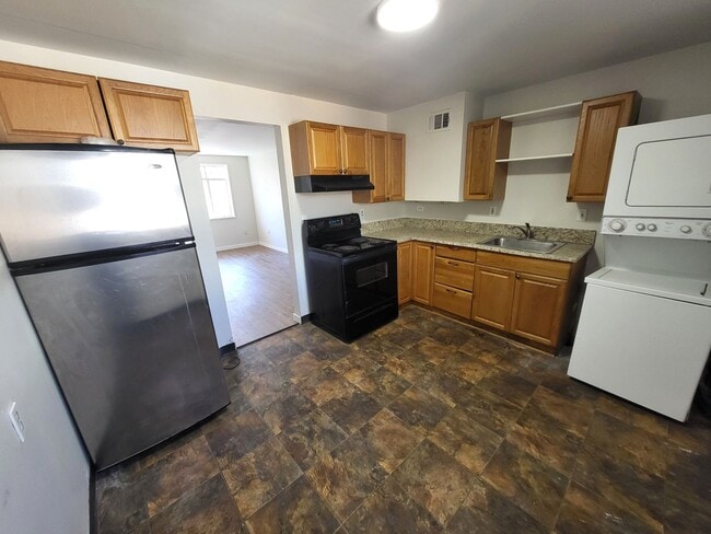 Building Photo - 3 bed 1 bath duplex in Clayton - $500 Off