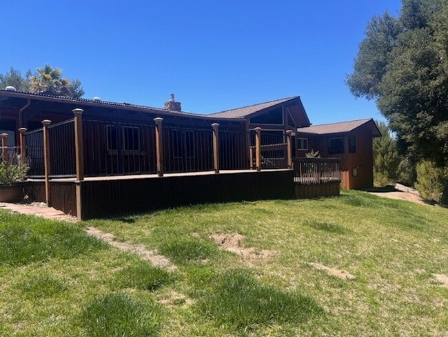 Building Photo - MAKE THIS YOUR HOME IN THE COUNTRY