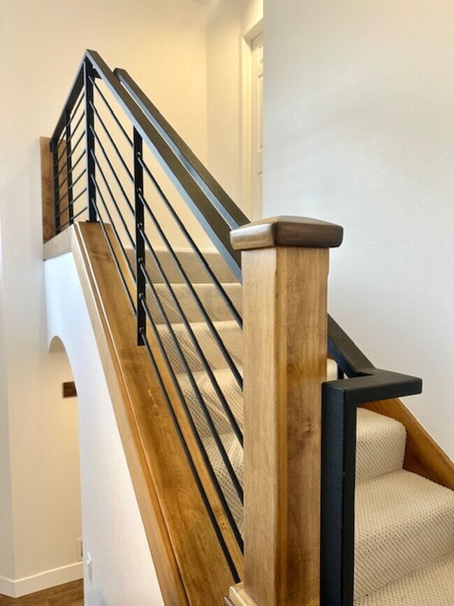 Building Photo - Riverfront Gated 2 Bedroom Luxury Condo!!