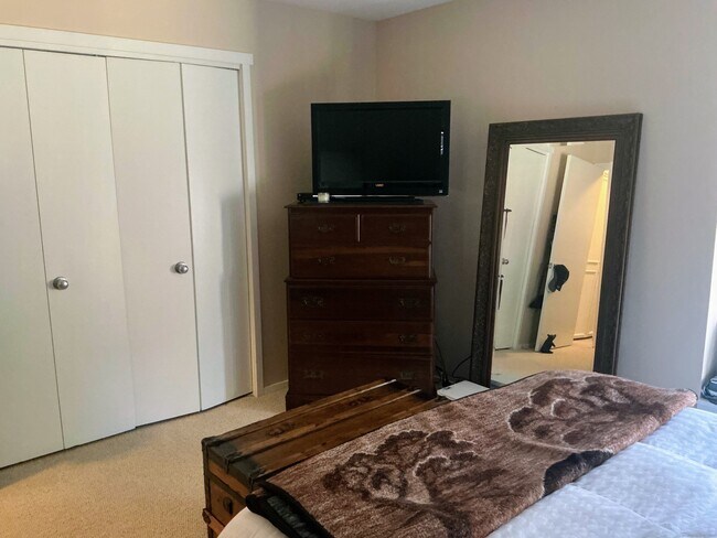 Building Photo - 504 Heritage Vlg