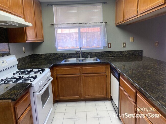 Building Photo - 4 Bedroom ~ 2 Bath Home for Rent in Palmdale