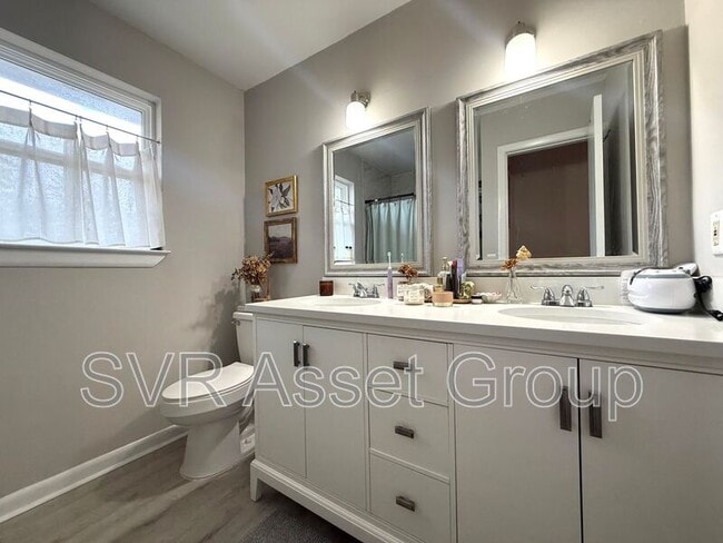 Building Photo - 1272 Arlingwood Ave