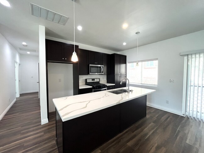 Building Photo - 1057 Circle City Dr