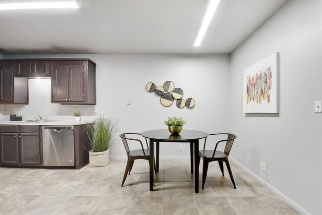 Building Photo - 6209 Langham St