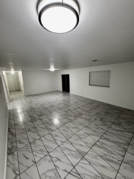 Building Photo - 421 E St NE