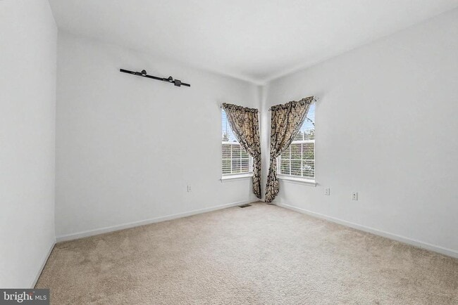 Building Photo - 9 Woodmere Avenue