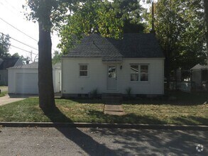 Building Photo - Beautiful Remodeled 3-Bedroom, 1-Bathroom ...