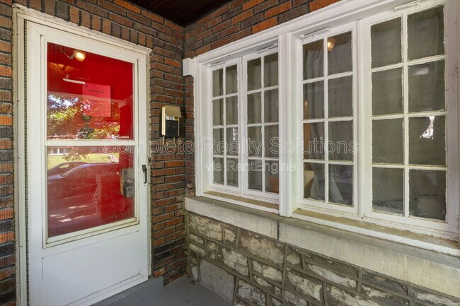 Building Photo - 5300 Bancroft Ave