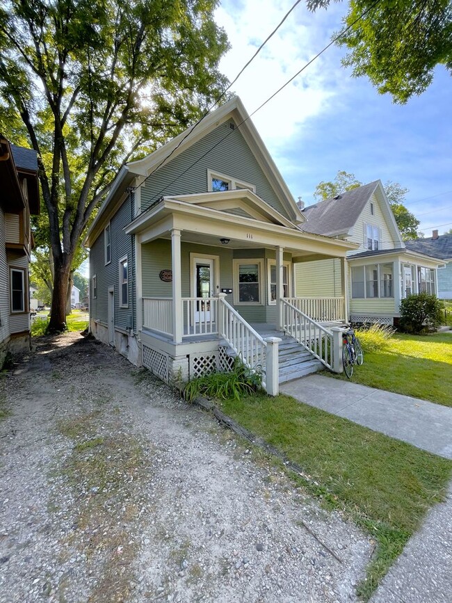 Building Photo - 111 S Randall Ave