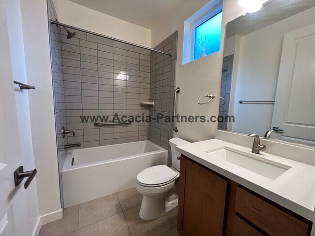 Building Photo - Four Bedroom Home in the Gated Sam Hughes neighborhood.