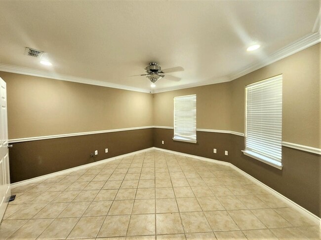 Building Photo - 301 Quail Creek Dr