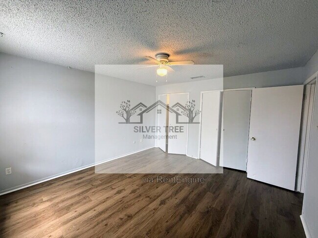 Building Photo - 4820 Wellesley Ave