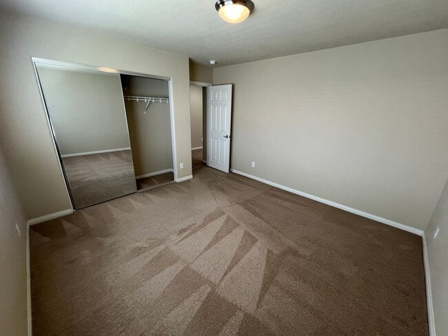 Building Photo - A Fantastic 4 Bedroom Home with the primary Downstairs, in Silverado Ranch