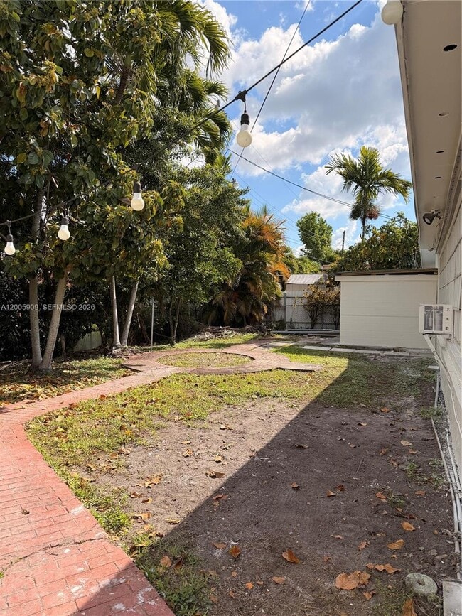 Building Photo - 6613 Evergreen Dr