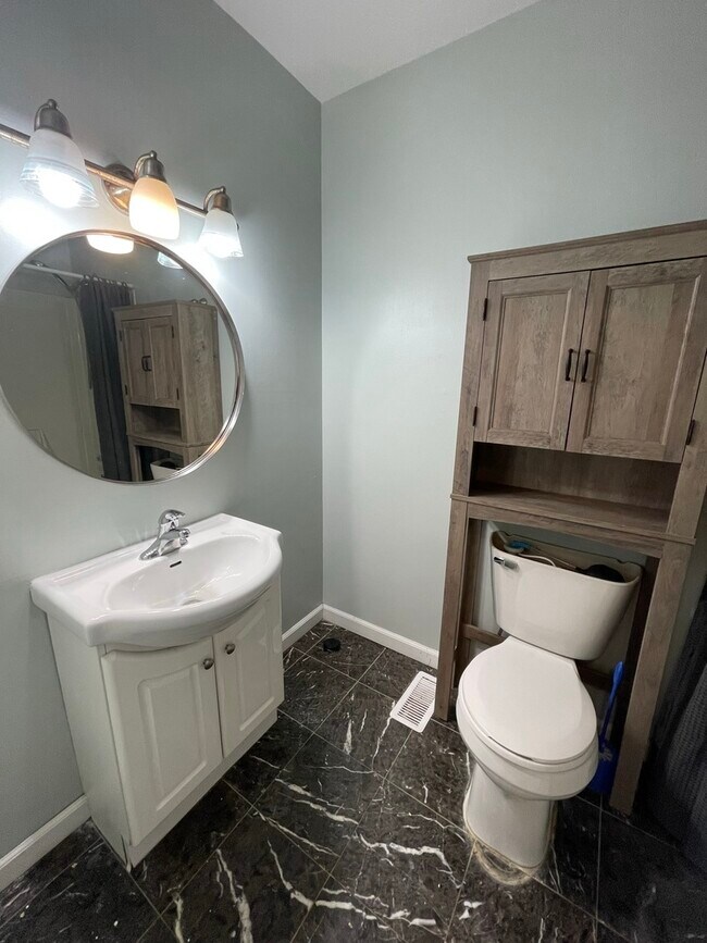 Building Photo - 1311 N Glen Cir