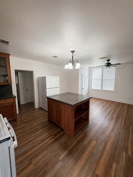 Building Photo - 509 N Peachtree St