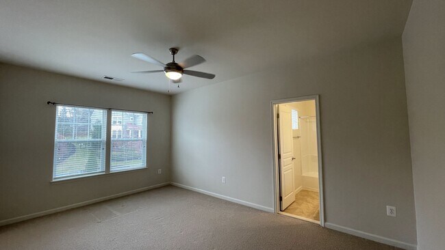 Building Photo - 5-Bedroom Colonial in Lake Ridge