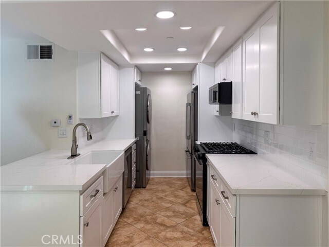 Building Photo - 1042 Calle Del Cerro