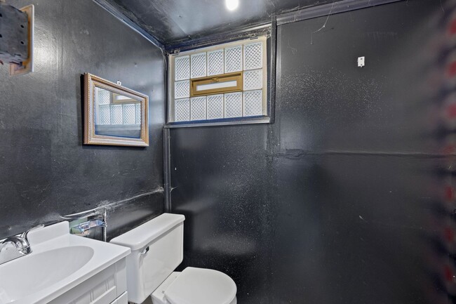 Building Photo - HYDE PARK -Move In This Week, Get $500 Bac...