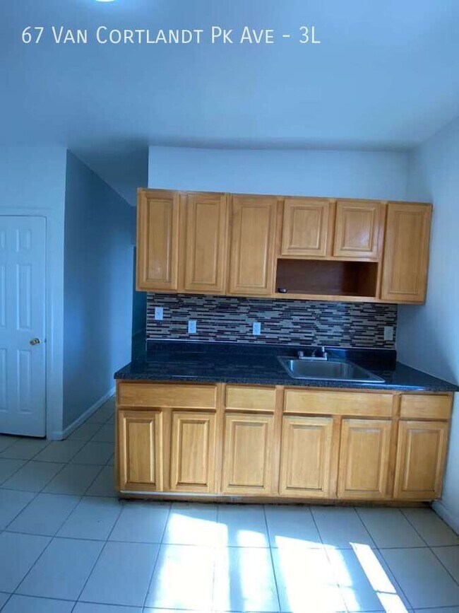 Building Photo - 67 Van Cortlandt Park Ave