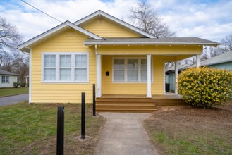 Building Photo - Nice 3 BR Rental Near Downtown