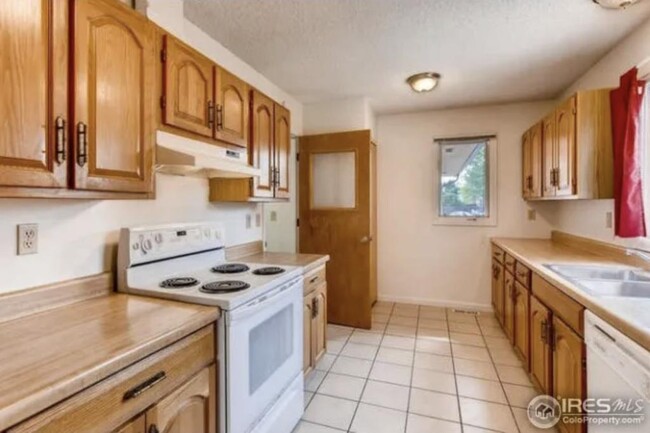 Building Photo - 2742 Goldenrod Pl