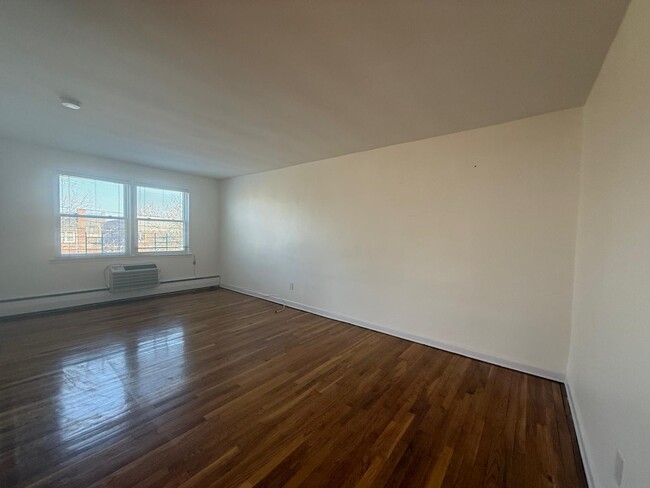 Building Photo - 60-30 69th Pl