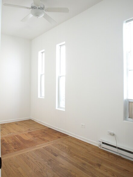 Building Photo - 2728 N Artesian Ave