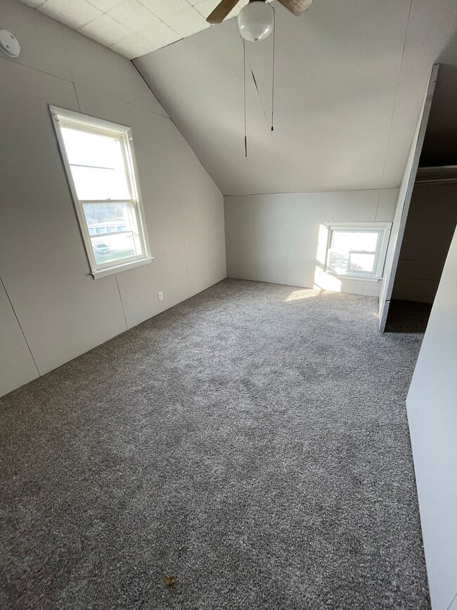 Building Photo - 2 bd 1 ba house for rent in Hudson, IA