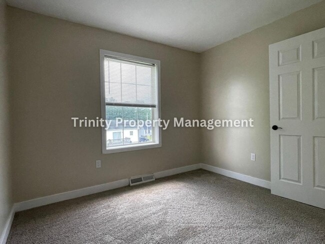 Building Photo - 170 Stratford Dr